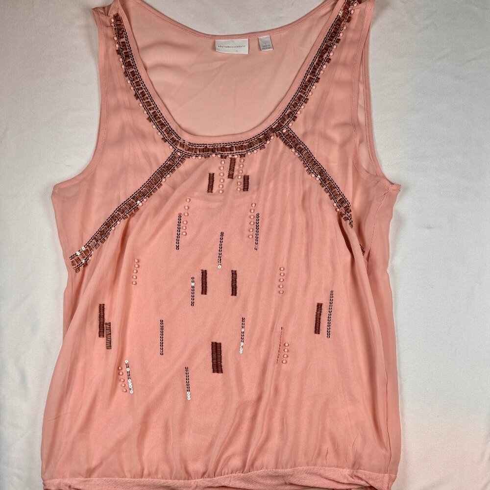 (L) NEW YORK & CO. LIGHT AIRY ROSE LAYERED TANKTOP WITH SEQUINS